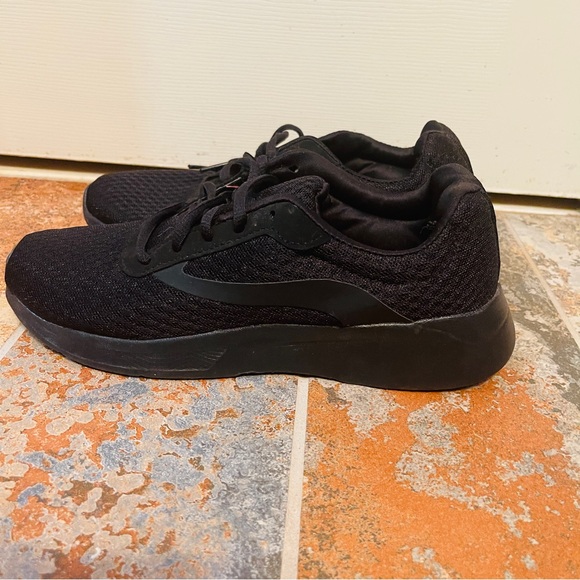 👟Never Worn! Athletic Works Black Mesh Memory Foam Tennis Shoes! - Picture 9 of 11